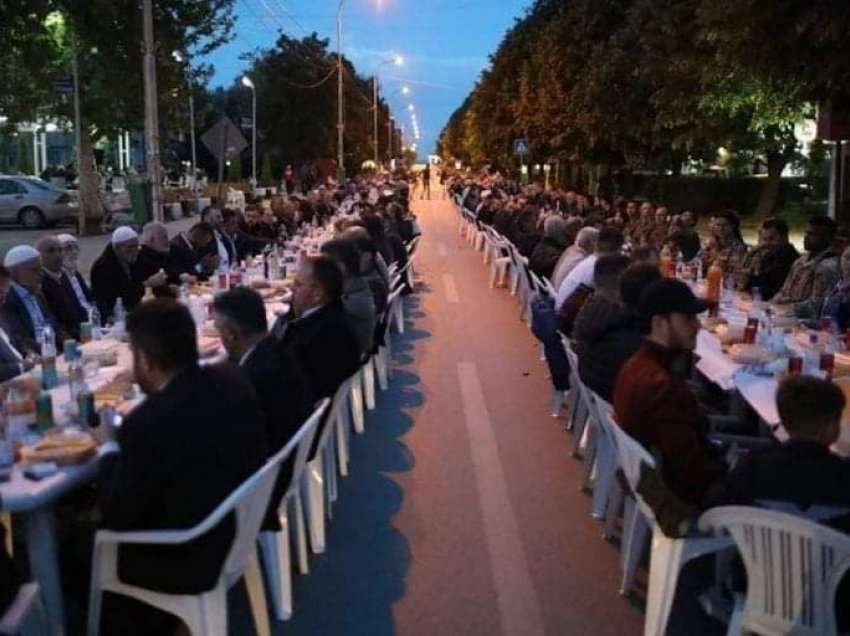 Arbana Xharra pas shtrimit të “iftarit madhështor” në Prishtinë: Tani ka mbetur të vendosin edhe Sheriatin