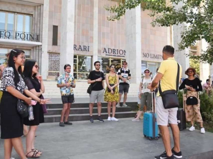 Rreth 276 mijë turistë të huaj vizituan Shqipërinë në mars, rritje vjetore me 62 për qind