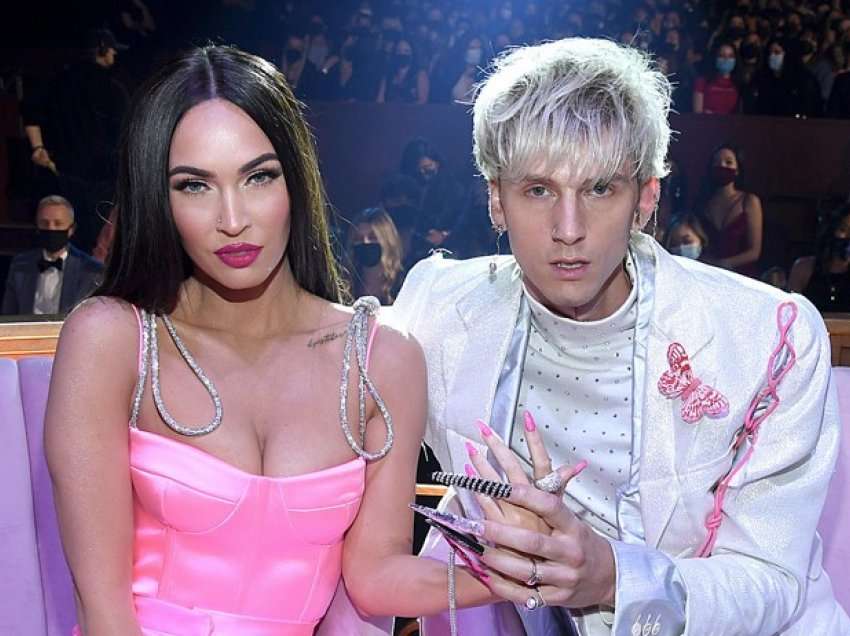 Megan Fox tregon se ajo dhe Machine Gun Kelly pinë gjakun e njëri-tjetrit