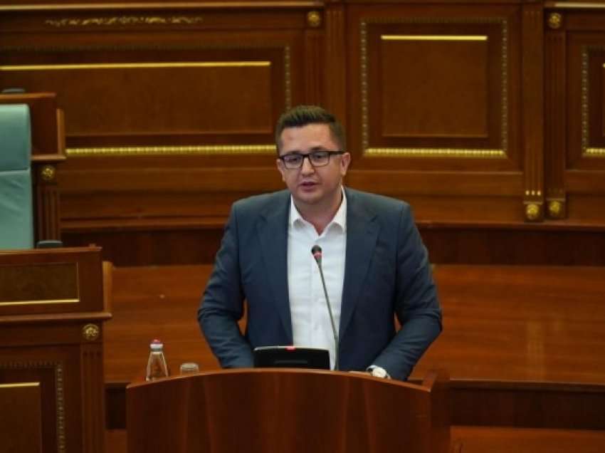 ​Mustafa: Njeriu i rrethit të ngushtë të LVV-së ka blerë energji të lirë natën e na e ka shitur shtrenjtë ditën