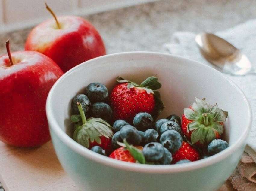 Zbulojeni se a e rrisin frutat sheqerin në gjak