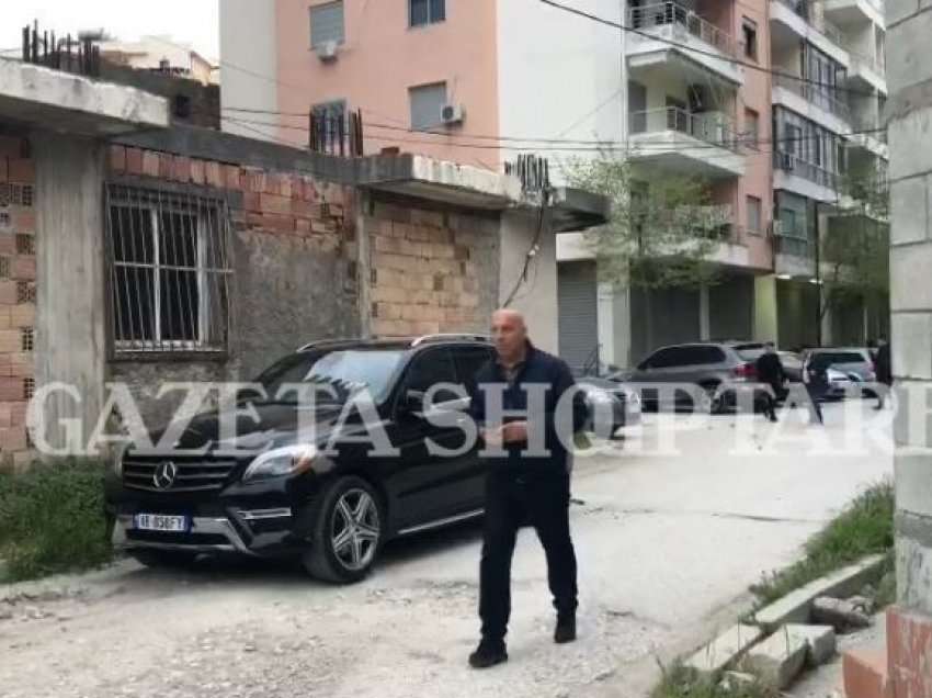 Me xhup të zi dhe pistoletë në dorë! Të shtënat në Vlorë, si u shpëtoi djali i kryeplakut të Kaninës plumbave 