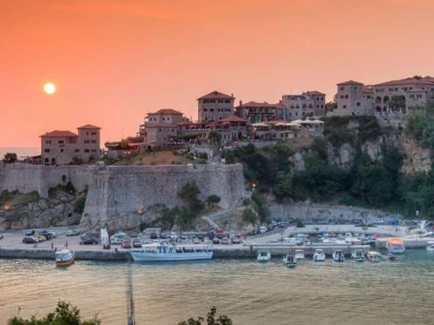 Publikohen pamjet/ Ulqini në festë, pasi Abazoviq u zgjodh kryeministër i Malit të Zi