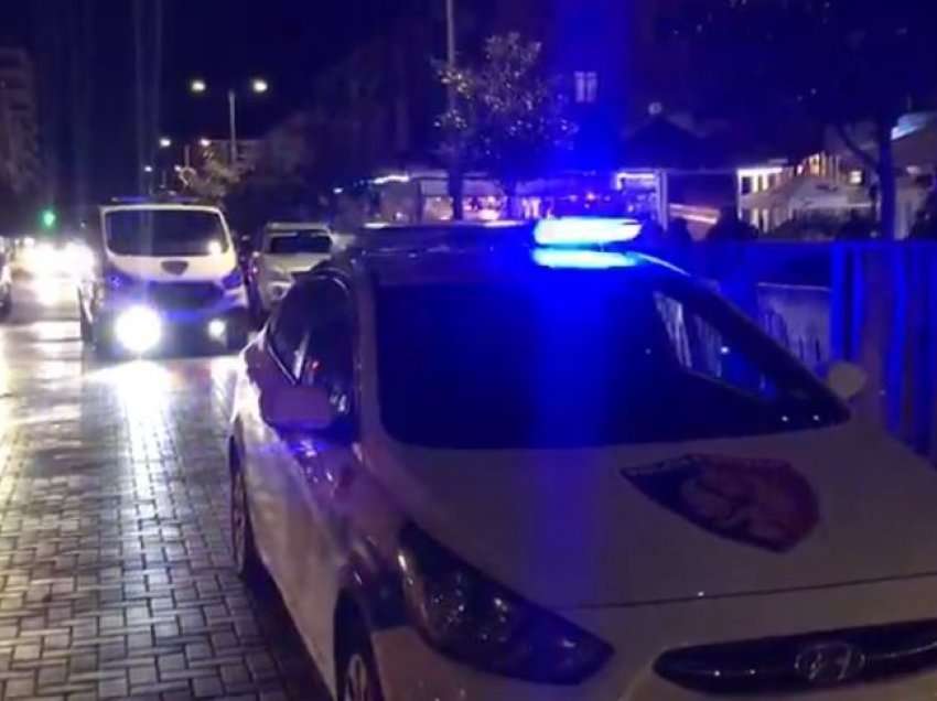 Nusja rreh vjehrrin, policia e shpëton prej duarve të saj