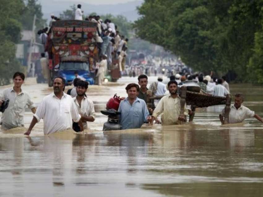 ​Qindra viktima nga moti i keq në Pakistan