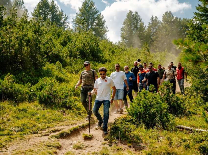 Abazoviq viziton vendin ku do të ndërtohet rruga Plavë-Deçan