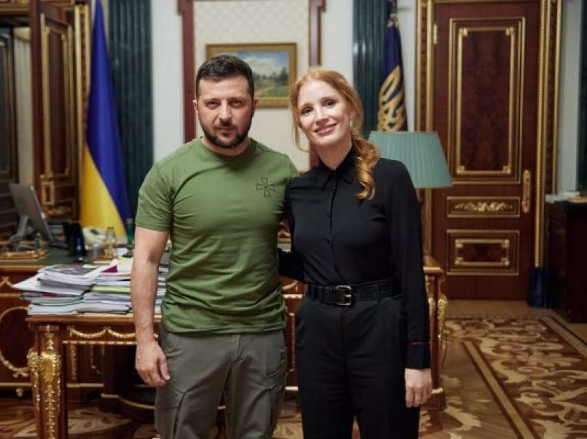 ​Aktorja Jessica Chastain takon presidentin Zelensky