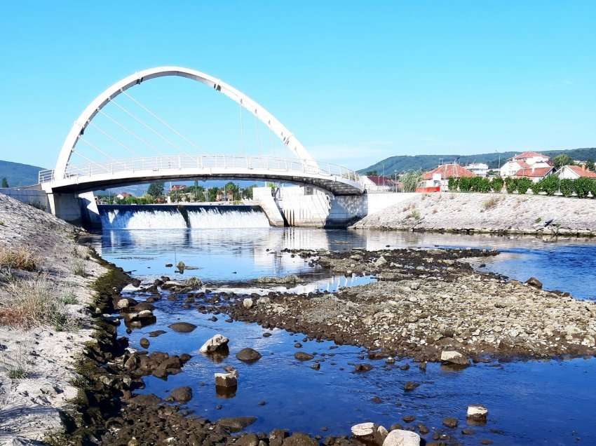 Bie niveli i ujit në Liqenin Akumulues të Mitrovicës