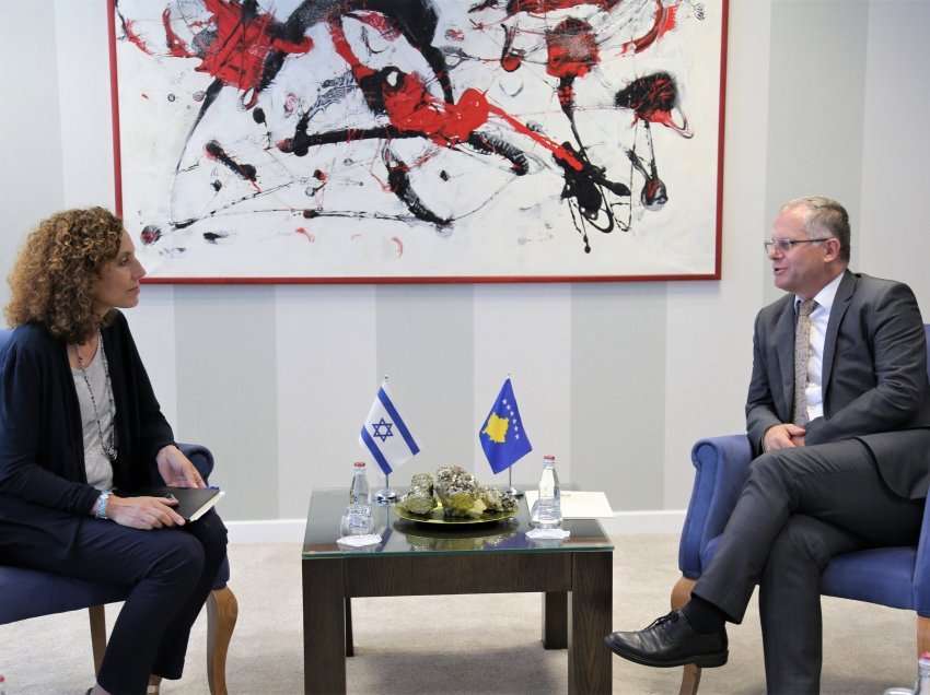 Besnik Bislimi takohet me ambasadoren e Izraelit në Kosovë