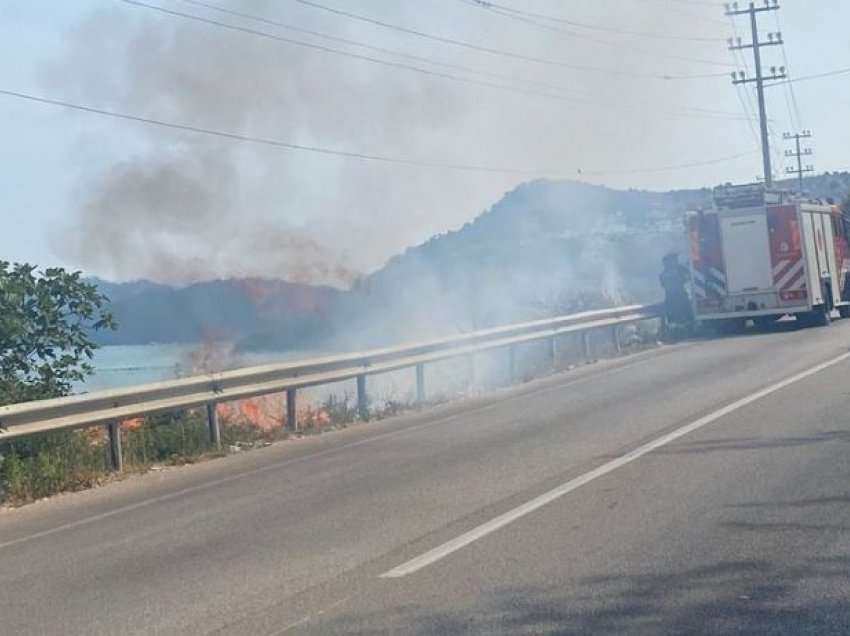 Zjarr i madh përfshinë aksin Sarandë-Ksamil