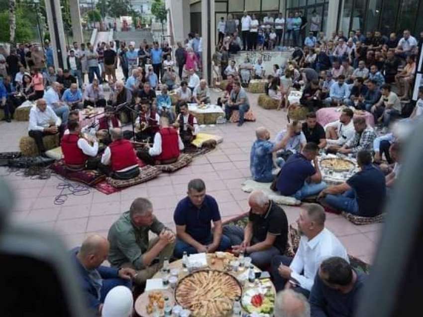 “Sofra e Drenicës”/ Komuna organizoi aktivitetin tradicional që i kushtohet mërgimtarëve