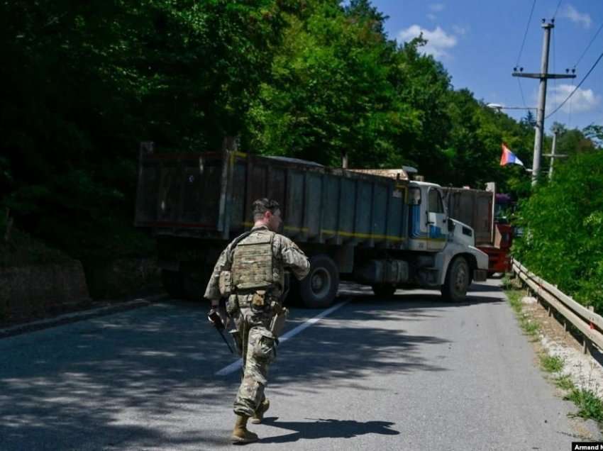 Politico.eu: Pse pati frikë nga konflikti i armatosur Kosovë-Serbi dhe çfarë pritet në javët e ardhshme?