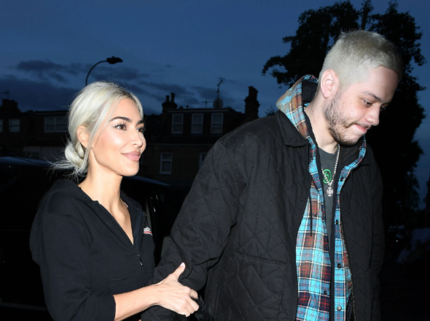 Pak ditë pas ndarjes nga Kim Kardashian, Pete Davidson në romancë me 81-vjeçaren? Ja si qëndron e vërteta