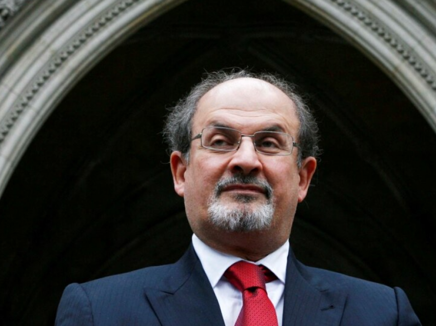 Teherani fajëson shkrimtarin Rushdie për sulmin ndaj tij