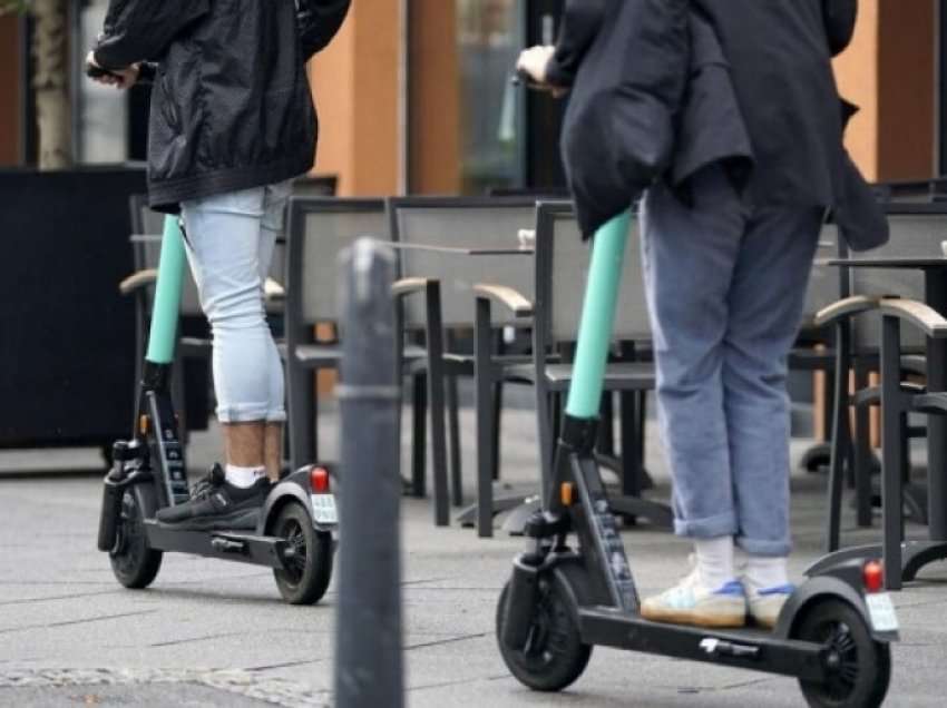 Hyn në fuqi vendimi për ndalimin e qarkullimit të trotineteve elektrikë