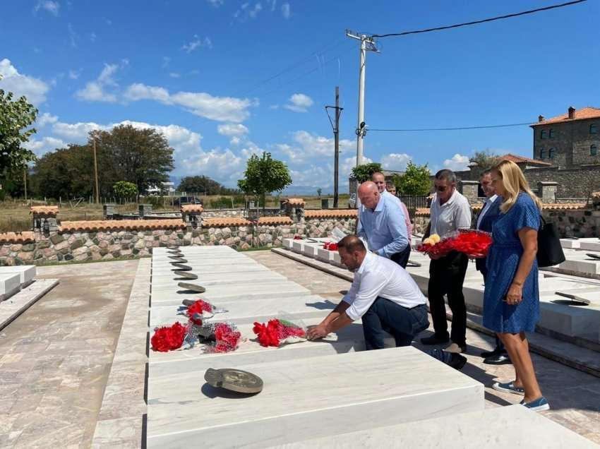 Daut Haradinaj e nderon dëshmorin Skënder Çeku në përvjetorin e rënies