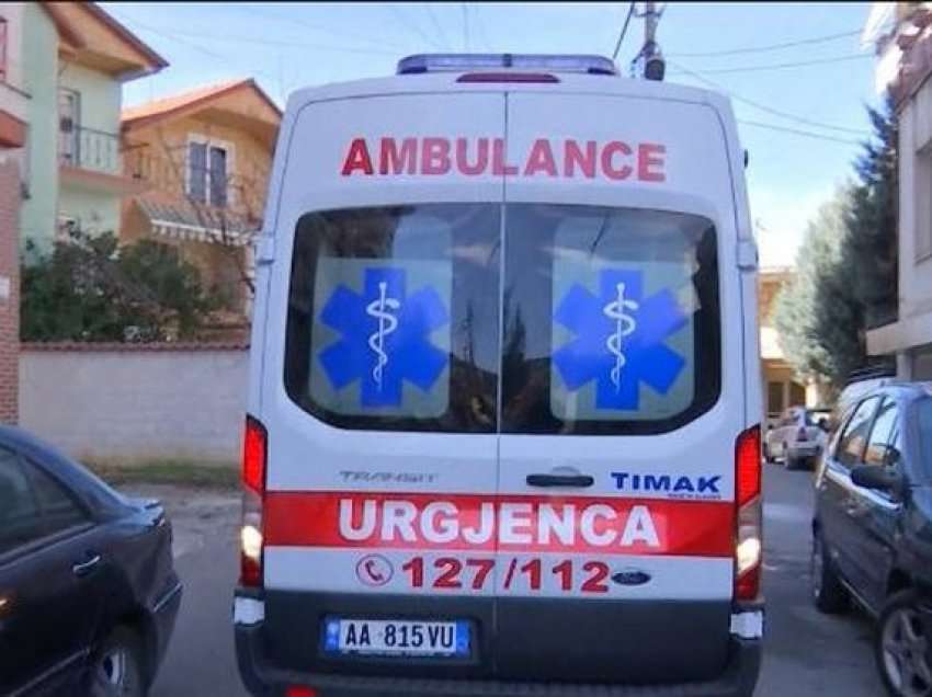 Aksident i rëndë, 2 persona dërgohen me urgjencë në spital