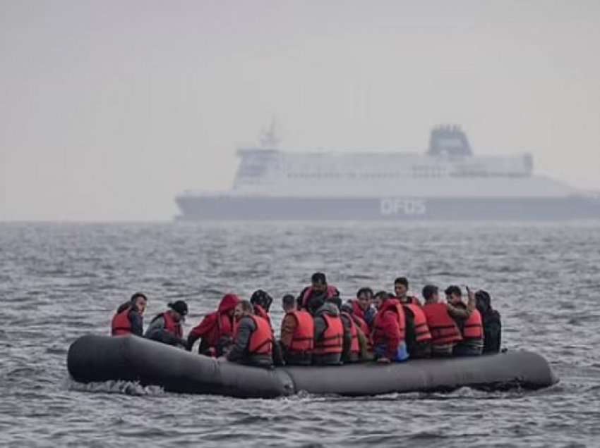 Mediat britanike: Bandat shqiptare po kontrollojnë trafikun e emigrantëve drejt Anglisë