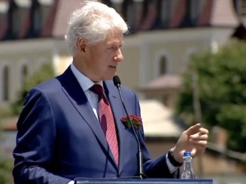 ​Bill Clinton sot feston 76 vjetorin, kjo ishte jeta e vështirë e tij