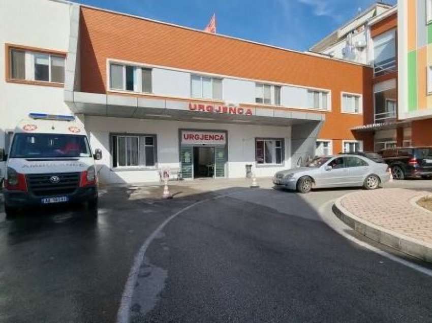 3-vjeçari rrezikon të mbytet dhe mbërrin pa frymë në spital