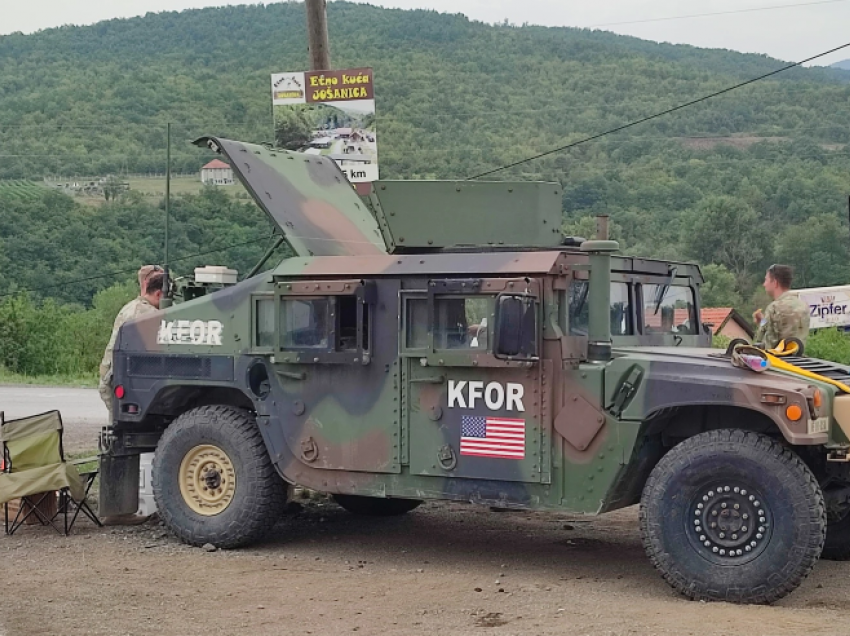 Dalin fotot / NATO rrit prezencën në veri të Kosovës