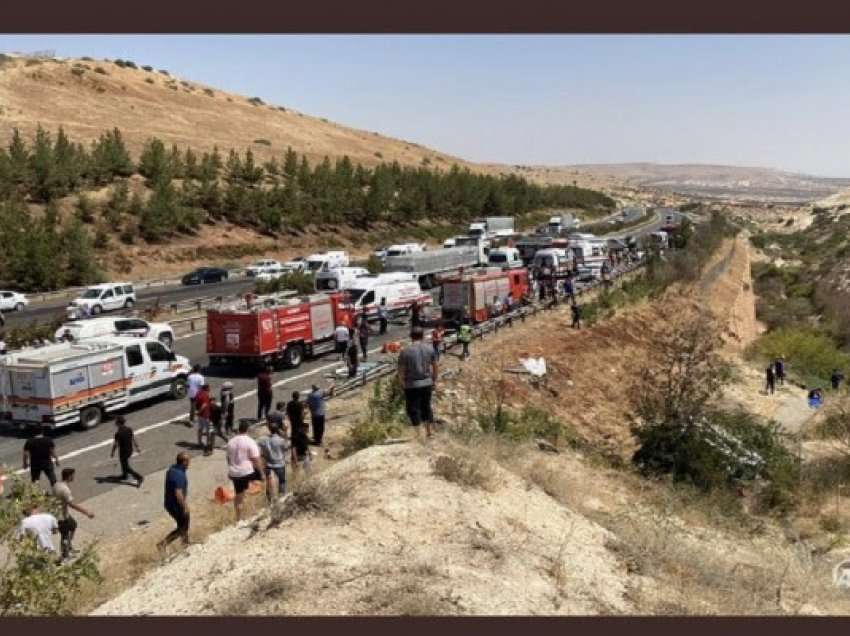 ​Ditë e zezë, 32 të vdekur në dy aksidente trafiku në Turqi