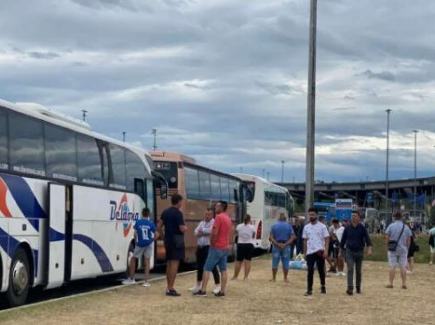 Pritje të gjata në kufirin Kosovë-Serbi