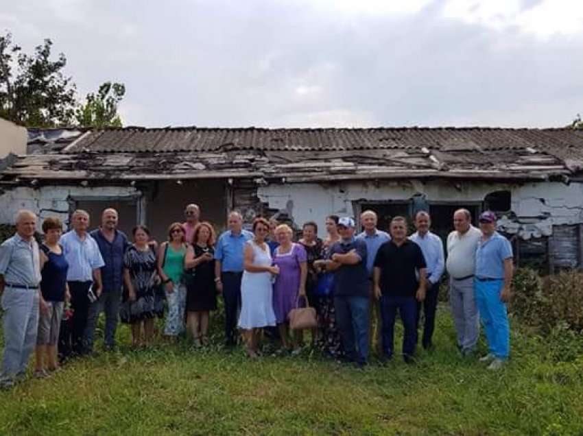 ﻿Takohen në Lushnje ish- interrnuarit e kampit të interrnimit mbas 32 vjetësh të lirë