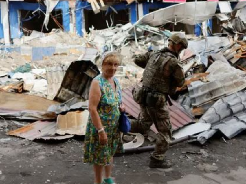 Rusët bombardojnë zonat e banimit pranë centralit bërthamor