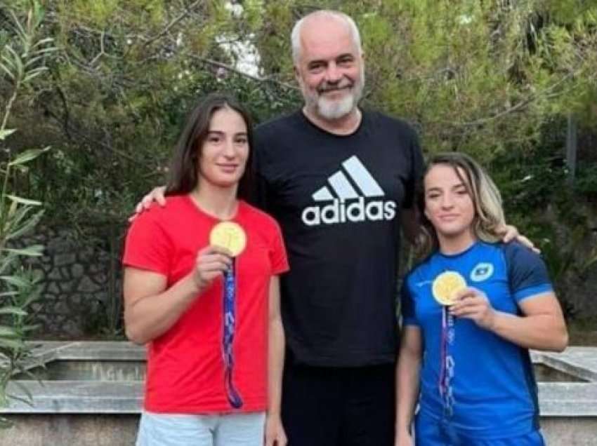  Edi Rama i punëson Nora Gjakovën dhe Distria Krasniqin si kolonele...