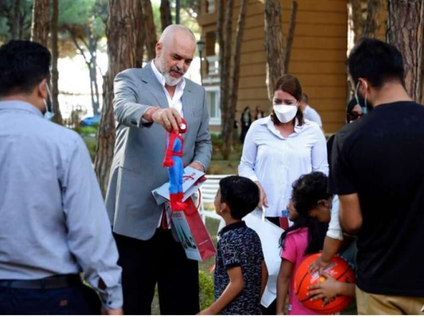 Afganëve të strehuar në Shqipëri u vazhdohet edhe për 6 muaj lejeqëndrimi