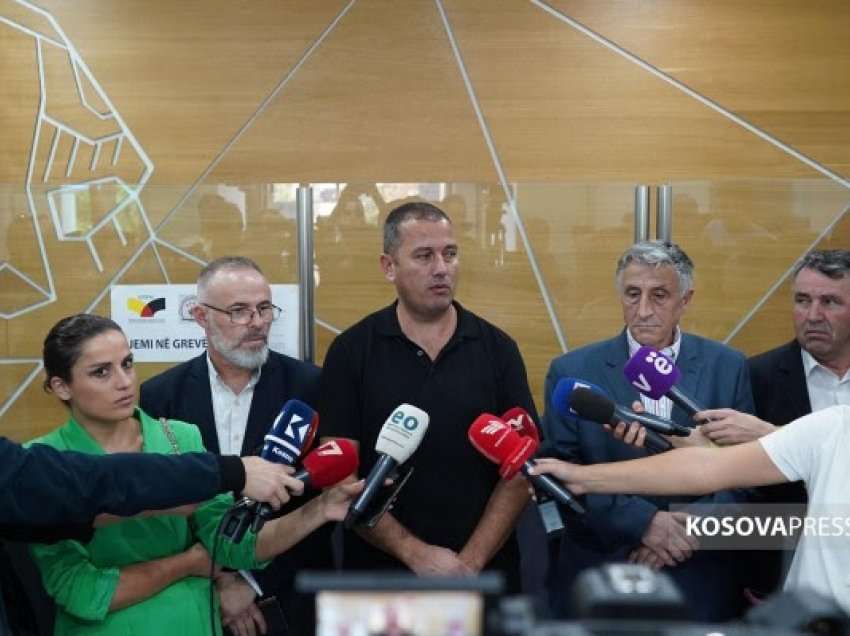 ​Këshilli Grevist viziton grevistët e administratës në komunën e Prishtinës