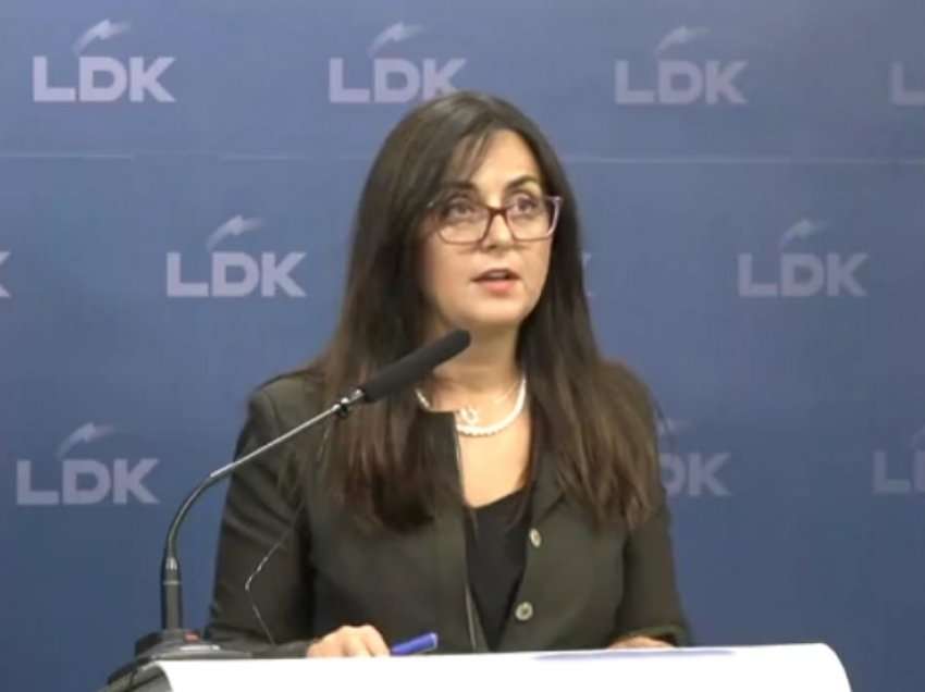 LDK-ja kërkon të ndalet presioni ndaj mësimdhënësve