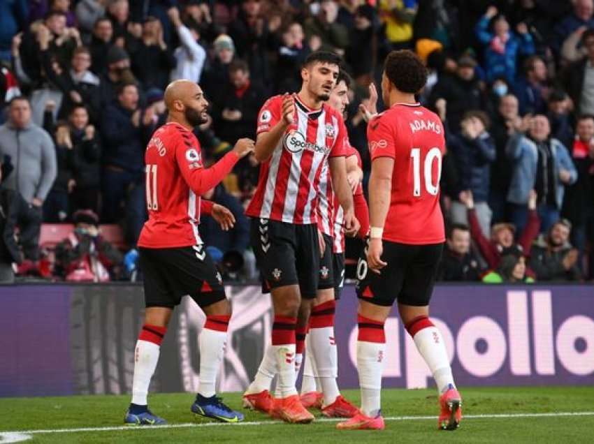 Everton piketon sulmuesin e Southamptonit