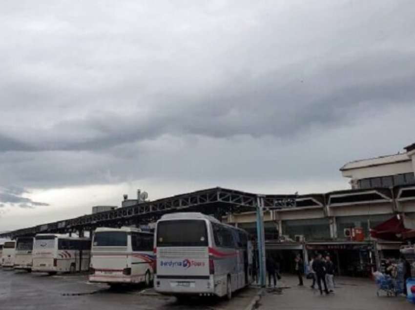 Afër 300 mijë euro gjoba për autobusë që nuk lëshojnë kuponë fiskal