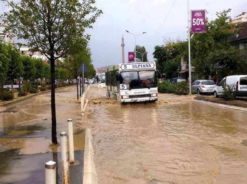 Destabilizim i motit, paralajmërohen përmbytje të hënën