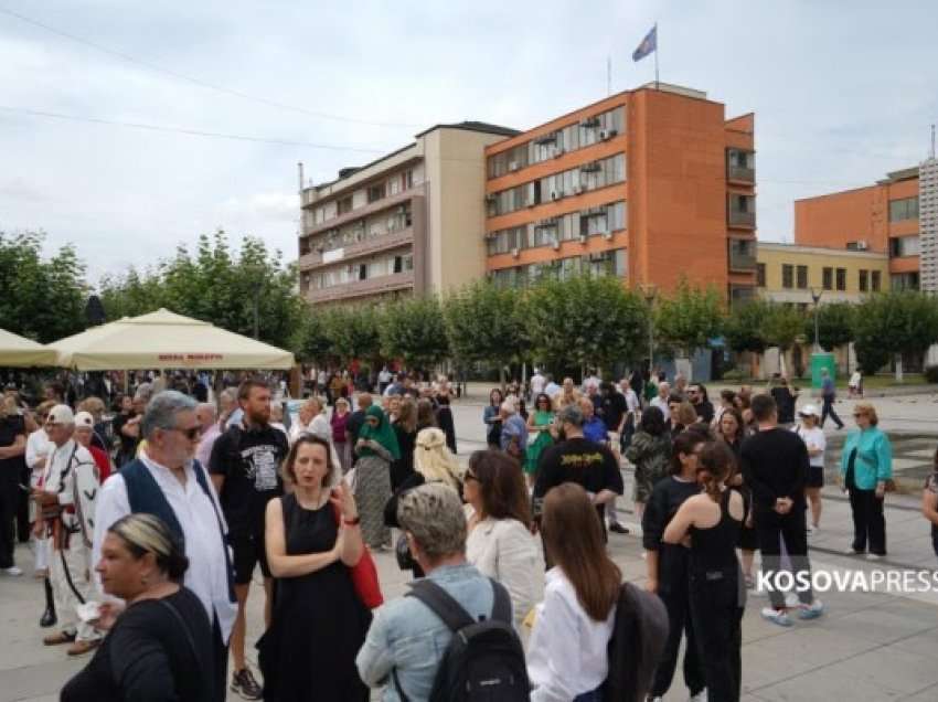 ​“Varje para Skënderbeut”, protestohet në Prishtinë pas dhunimit të 11-vjeçares