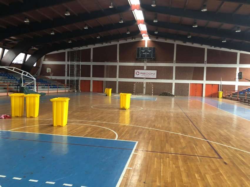 Telashe për klubet e Vushtrrisë, palestra sportive me ndriçim të dobët