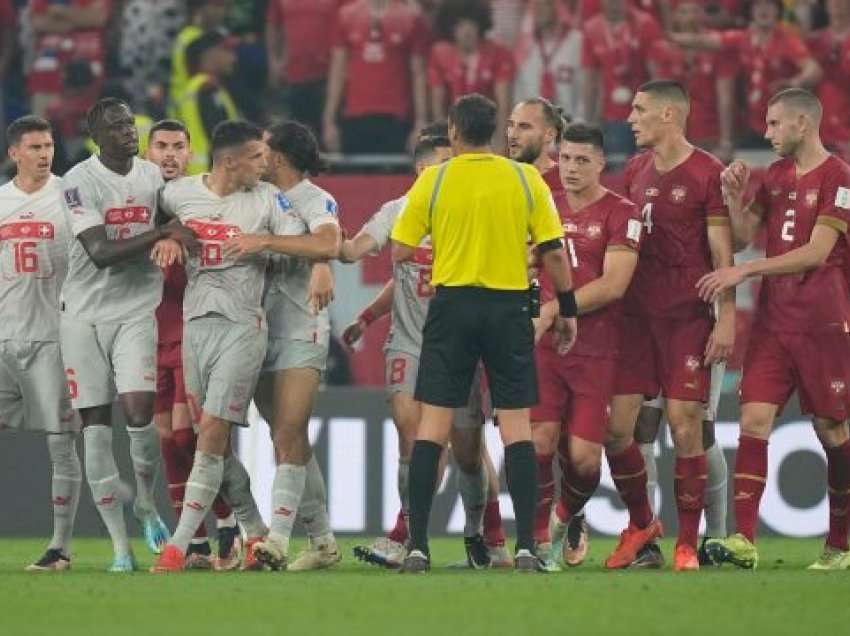 Granit Xhaka kacafytet e grushtohet me serb 