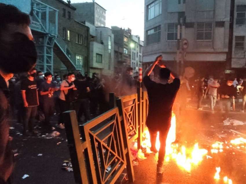 Irani thotë se mbi 200 persona janë vrarë gjatë protestave