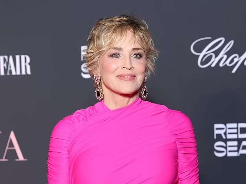 Sharon Stone nuk njeh moshë, shfaqet me format e saj trupore të shkëlqyera në Arabinë Saudite.