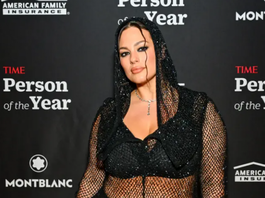 Ashley Graham ekspozon me krenari format trupore në fustanin prej rrjete