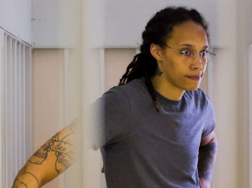 Brittney Griner kthehet në SHBA, pas shkëmbimit me tregëtarin rus të armëve