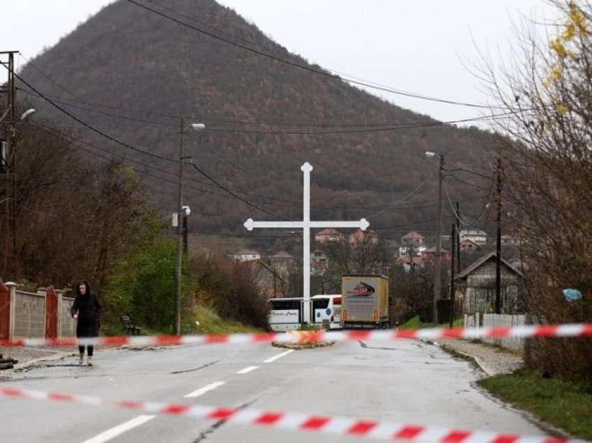 Media ndërkombëtare shkruan për situatën në veri të Kosovës – tregon kronologjinë e ngjarjes!