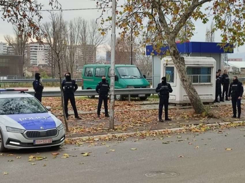 Ishin duke marrë pamje nga barrikadat, kanosen dy gazetarë në Rudar