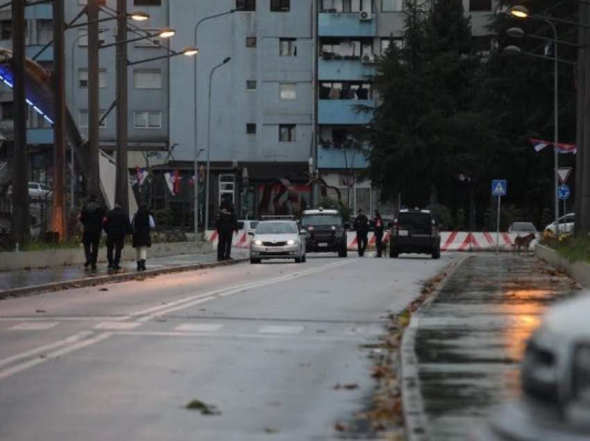 Vazhdon bllokada në veri, mbyllen edhe shkollat