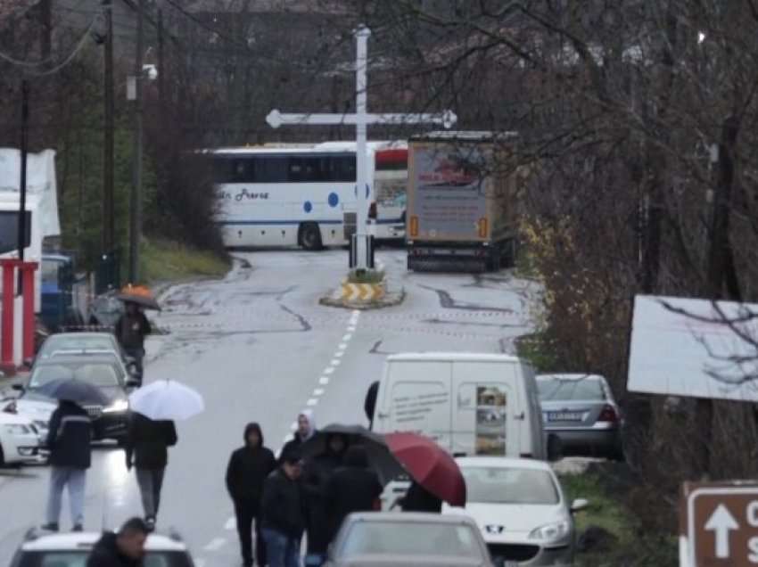 Cikli i ulët mban mësim në shkollën Aziz Sylejmani në veri