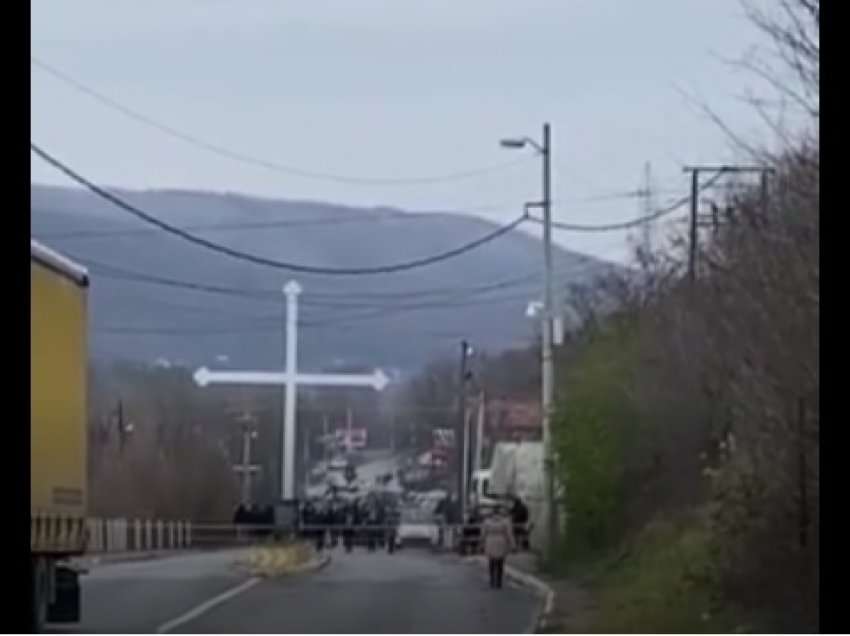 Zhvillime të reja, në Zveçan shihen protestues prapa barrikadave 