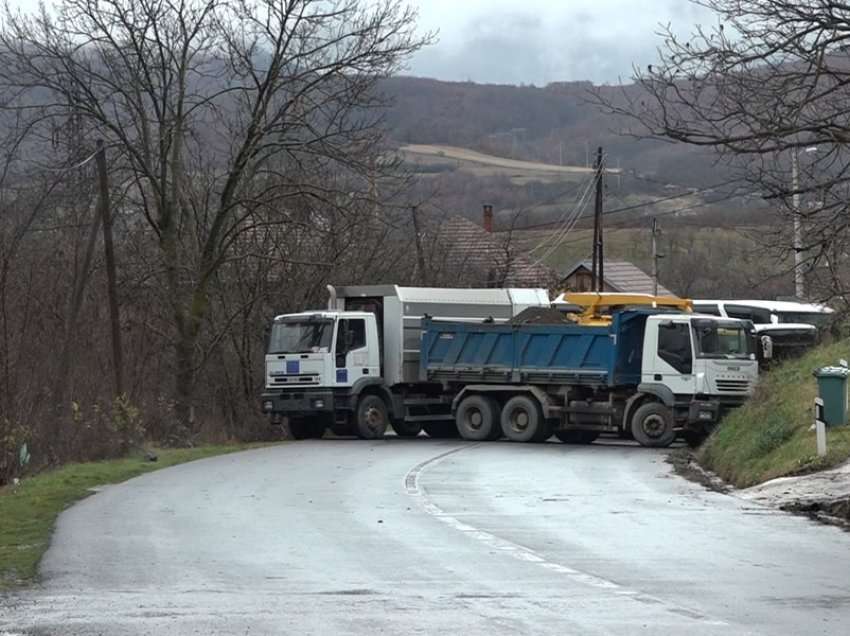 Dita e katërt e bllokadës në veri, opozita kërkesë kryeministrit: Merr masa, Serbia është luftënxitëse