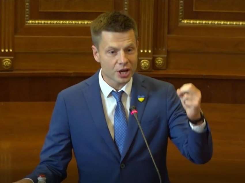 Goncharenko “godet” Serbinë për barrikadat në Kosovë dhe i bën thirrjen e fortë Ukrainës: Kështu do t’ia mbyllim gojën Vuçiqit!